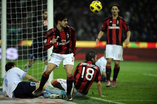 雪飞天逆转绝杀！苏翊鸣卫冕单板滑雪大跳台冠军