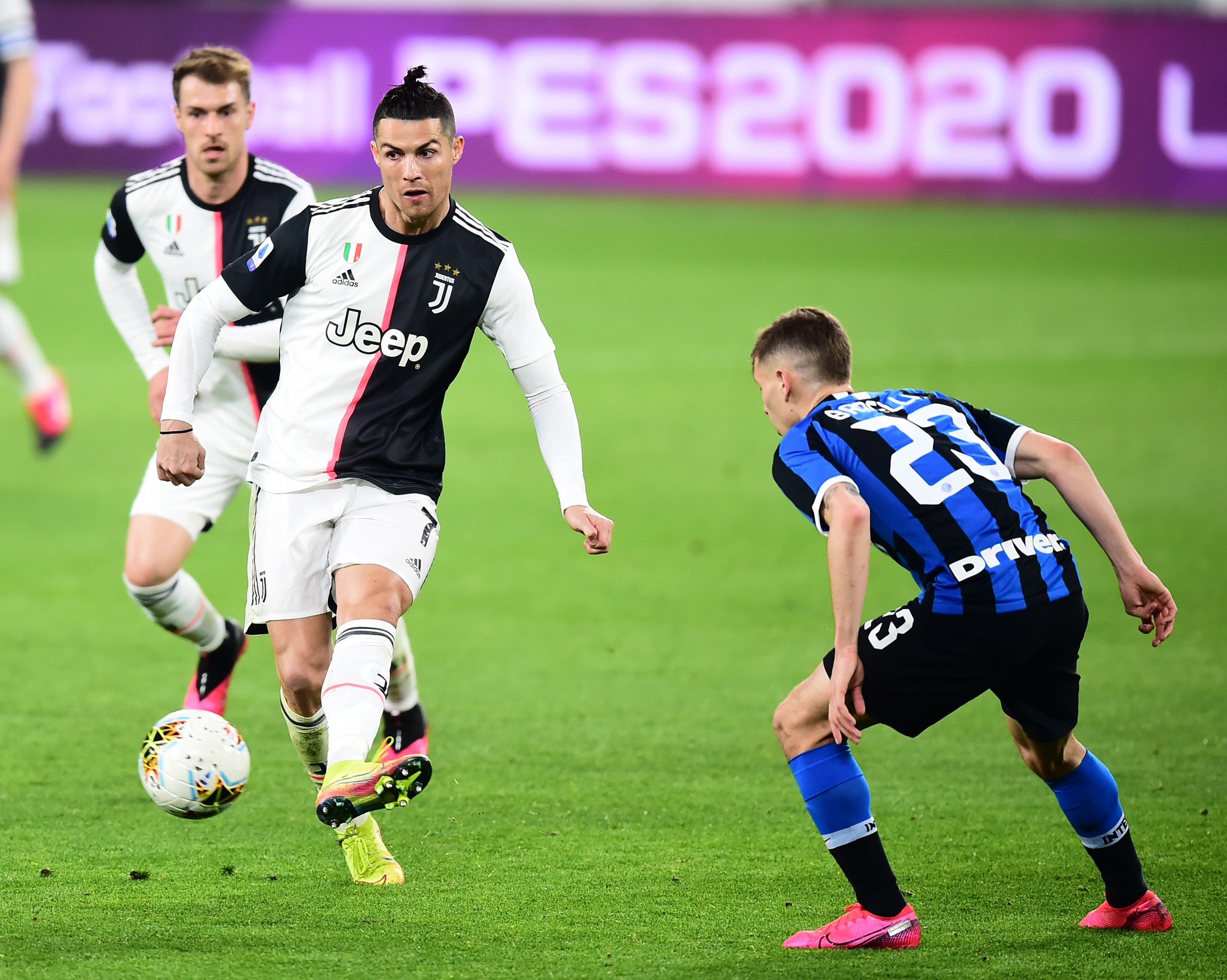 潘德夫：国米被裁判戏耍，范戴克手球明显是点球但却被无视