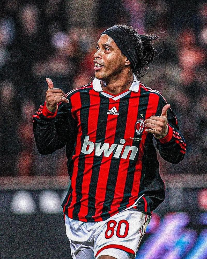 德天空：拜仁看上安德莱赫特17岁中场德卡特