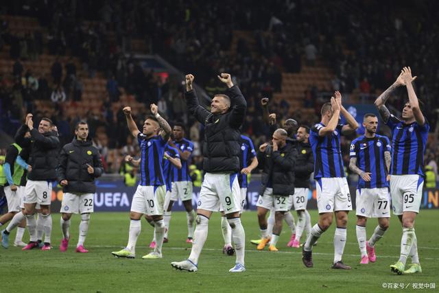 荷媒：阿贾克斯总监和滕哈格进行了长时间交谈，希望他二进宫