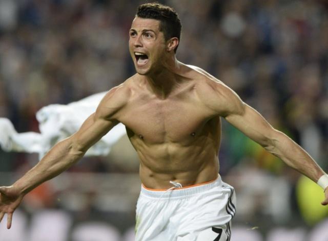 封烟呢？荷甲阿贾克斯vs格罗宁根因为烟雾太大被终止