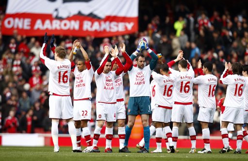 斯洛特：我们没有可用的边锋，派出两名9号球员是合乎逻辑的