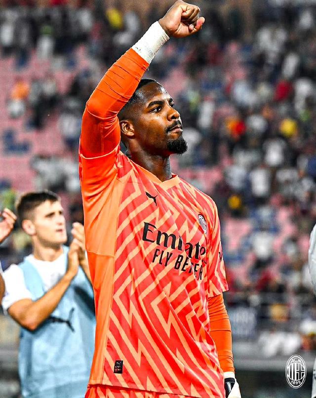 进球+造乌龙，麦克托米奈当选那不勒斯2-0卡拉巴赫全场最佳